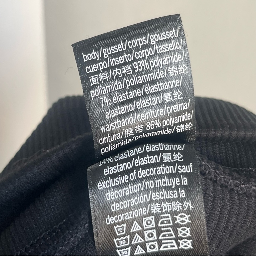 Victoria's Secret Sport Black Ribbed Athletic Leggings Size Large - Picture 4 of 5